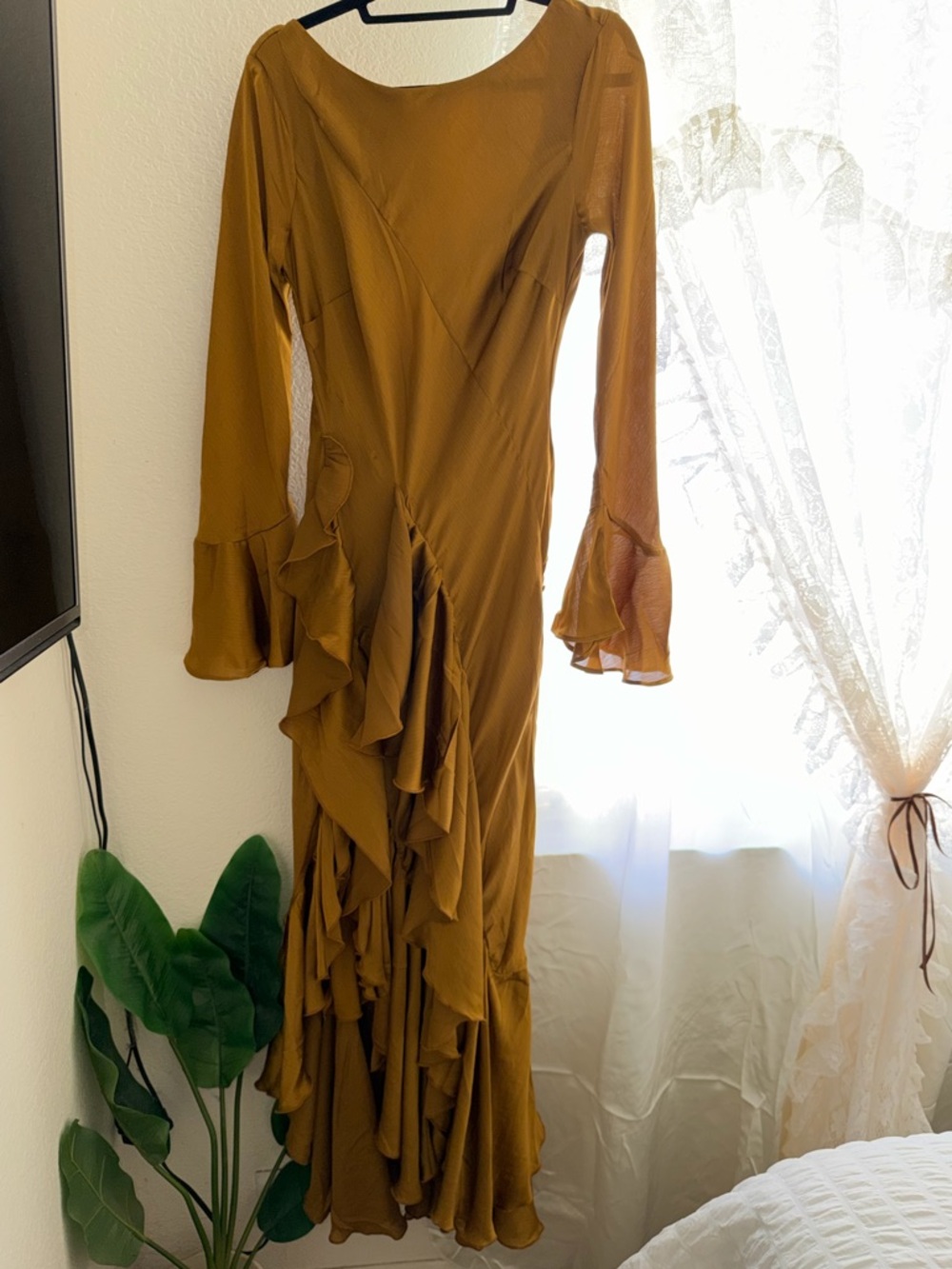 ASOS DESIGN
long sleeve ruffle maxi dress with open back in mustard - Picture 3 of 7